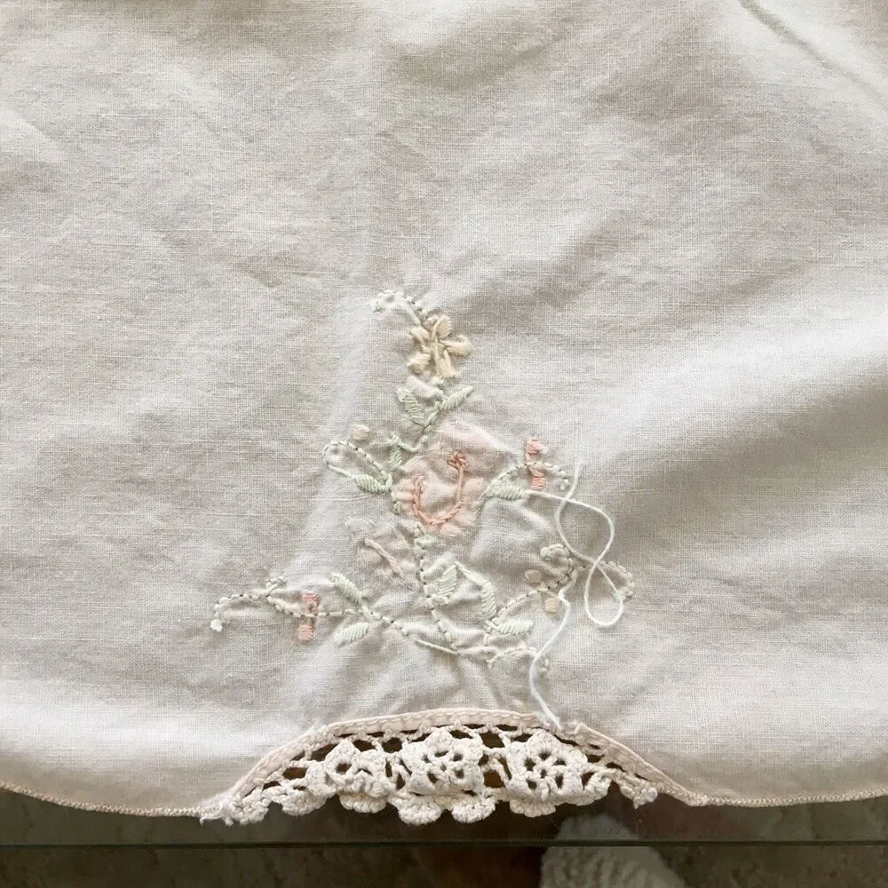 lot of 2 round Vintage table clothes- 31” diameter embroidery